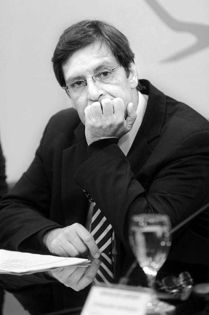 Javier Miranda, secretario de Derechos Humanos de Presidencia de la República,
durante la conferencia de prensa sobre el reasentamiento de familias sirias
en Uruguay. foto: Fernando Morán (arhivo, setiembre de 2014)