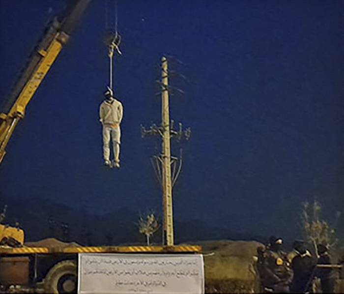 Ejecución pública de Majid Reza Rahnavard, el 12 de diciembre de 2022, en la ciudad iraní de Mashhad. · Foto: Noticias Mizan, AFP