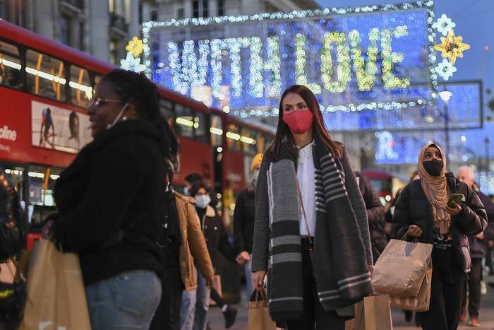 Regent Street, en Londres, el martes 15 de diciembre.  · Foto: Daniel Leal-Olivas, AFP