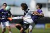 Emanuel Mercado, de Danubio, y Adrián Argachá, de Fénix, en el estadio María Mincheff de Lazaroff. · Foto: Mariana Greif Emanuel Mercado, de Danubio, y Adrián Argachá, de Fénix, en el estadio María Mincheff de Lazaroff. · Foto: Mariana Greif