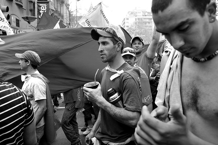 Marcha del SUNCA por la muerte de un trabajador, ayer, por 18 de Julio. · Foto: Pablo Nogueira