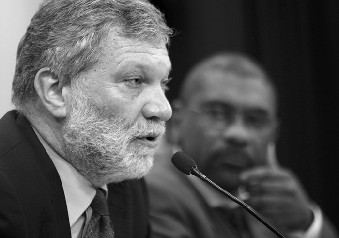 Roberto Kreimerman y Edgardo Ortuño, ayer, en la Torre Ejecutiva.  · Foto: Pedro Rincón