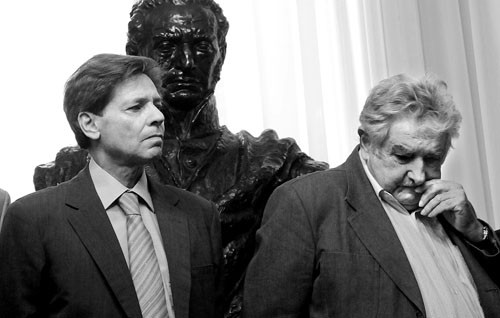 Jorge Larrieux y José Mujica, ayer, en la Suprema Corte de Justicia. Foto: Pablo Nogueira