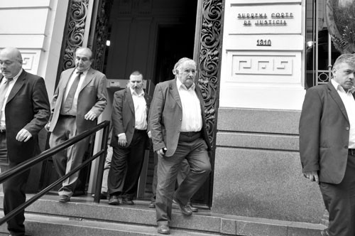 José Mujica se retira de la Suprema Corte de Justicia. Foto: Javier Calvelo