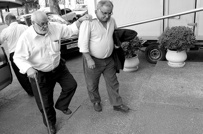 Eleuterio Fernández Huidobro y Roberto Caballero asisten a la reunión de ministros con Tabaré Vázquez. Foto: Pablo Vignali