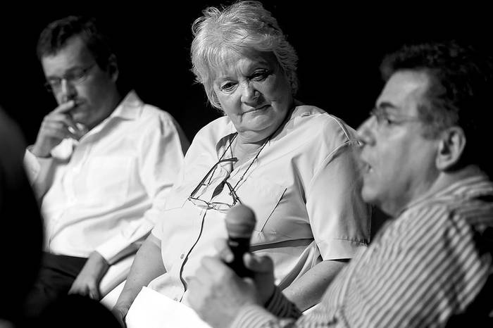 Gustavo Leal, Lucía Topolansky y Gerardo Caetano, ayer, en el foro Montevideo en Acción, en el auditorio de Antel. Foto: Nicolás Celaya