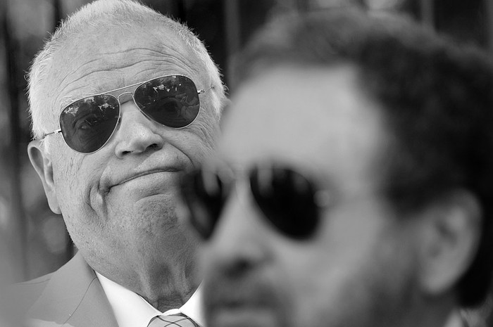 Ricardo Pérez Manrique y Jorge Chediak, ayer, a la salida de la residencia de Suárez. Foto: Sandro Pereyra