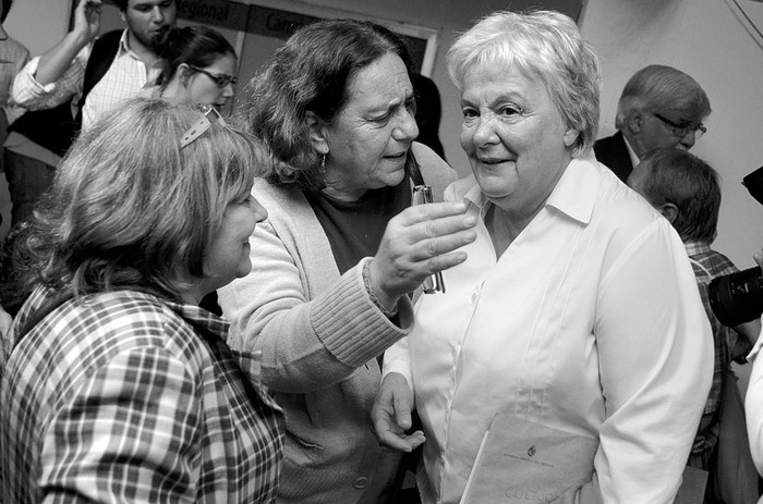 Sonia Mosquera, Adriana Castera y Lucía Topolansky, ayer, en el lanzamiento de la lista 609,
en local central del Movimiento de Participación Popular. Foto: Pablo Vignali