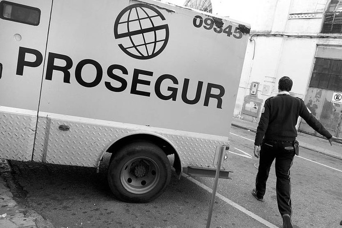 Local de Prosegur en la Ciudad Vieja. Foto: Santiago Mazzarovich
