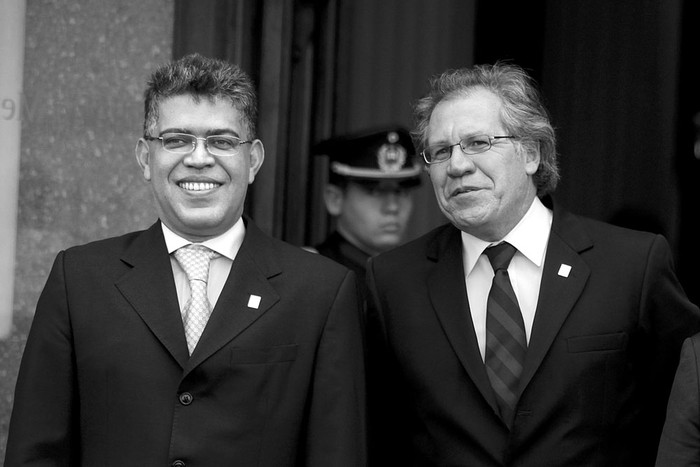 Elías Jaua y Luis Almagro en la Cumbre del Mercosur, en julio de 2013, en Montevideo. Foto: Iván Franco