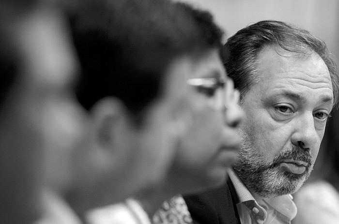 Jorge Gandini durante una rueda de prensa de la delegación de legisladores del Partido Nacional que concurrirá a Venezuela, ayer en el anexo del Palacio Legislativo. Foto: Pablo Vignali