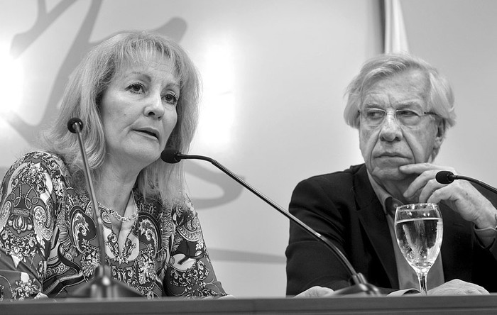 Carolina Cosse y Danilo Astori en rueda de prensa, el martes, en la Torre Ejecutiva. Foto: Federico Gutiérrez