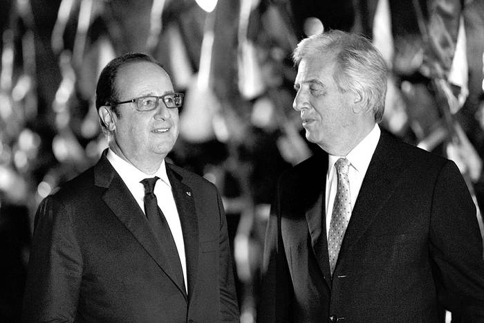 François Hollande y Tabaré Vázquez, ayer, en la residencia de Suárez. Juan Ignacio Mazzoni, Efe