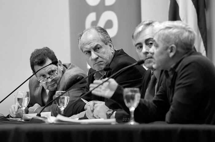 Isidoro Hodara, Ernesto Murro, Fabio Bertranau y Pablo da Rocha, ayer, en la Torre Ejecutiva. Foto: Pablo Vignali
