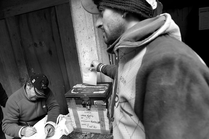 Votación en las elecciones del SUNCA, el 27 de julio, en una obra. Foto: Pablo Nogueira
