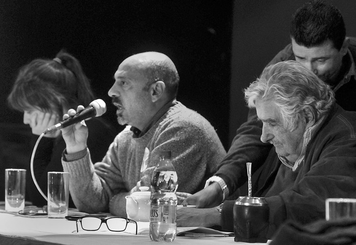 Tina Moreno, Marcelo Abdala y José Mujica, ayer en el PIT-CNT. Foto: Federico Gutiérrez