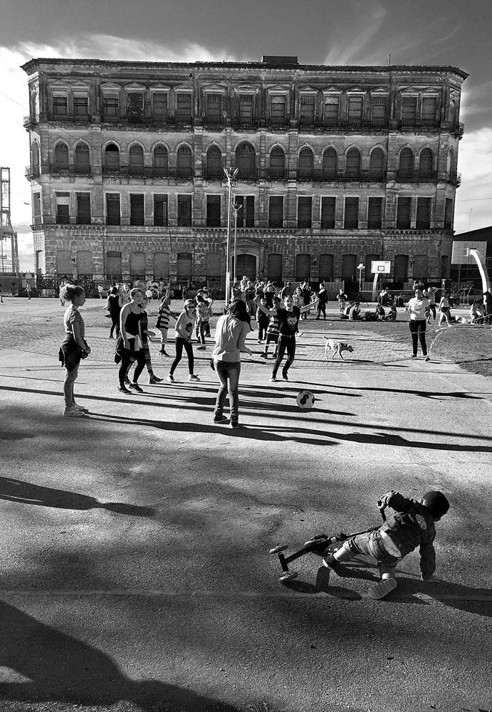 Actividad para promover la recuperación de la Plaza de Deportes Nº 1, el domingo en la Ciudad Vieja. Foto: Iván Franco