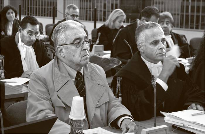 Jorge Tróccoli (i) y su abogado, Francesco Guzzo, durante el juicio del Plan Cóndor, el 13 de octubre de 2016, en Roma. Foto: Nadia Angelucci