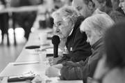 José Mujica, durante la reunión con las bancadas de senadores y diputados del Frente Amplio, ayer, en La Huella de Seregni. Foto: Pablo Vignali