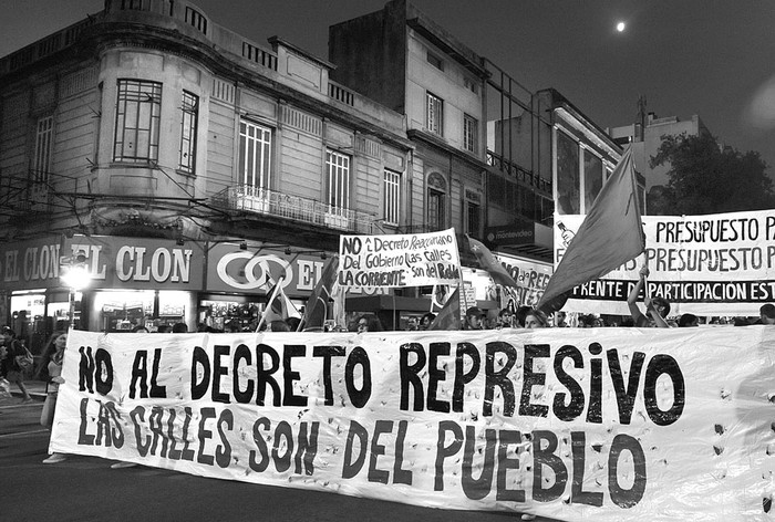 Marcha contra el decreto antipiquetes, ayer, en 18 de Julio. Foto: Federico Gutiérrez 