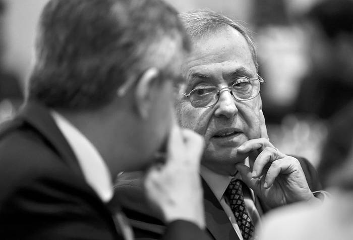 Carlos Gianelli (d), embajador de Uruguay en Estados Unidos, y Álvaro Scarpelli, de KPMG, ayer, durante un almuerzo de trabajo organizado por la Cámara de Comercio Uruguay-Estados Unidos. Foto: Pablo Nogueira