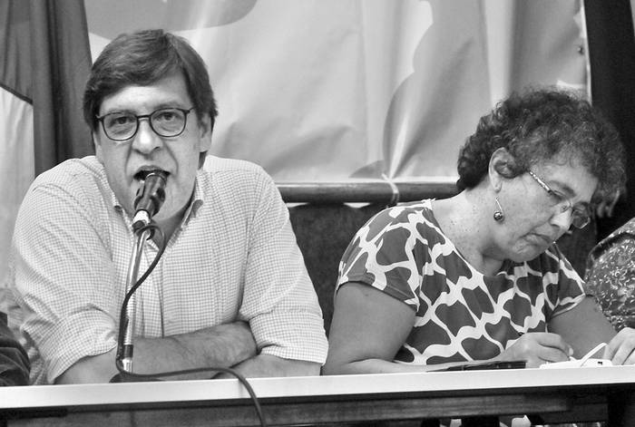 Javier Miranda en el Congreso del Frente Amplio Rodney Arismendi, el sábado, en el club Atenas. Foto: Federico Gutiérrez
