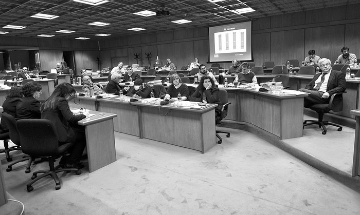 Comisión de Presupuesto integrada con Hacienda, ayer, en el edificio anexo del Palacio Legislastivo. Foto: Federico Gutiérrez