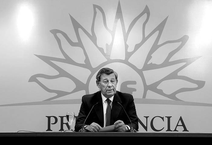 Rodolfo Nin Novoa, en rueda de prensa, ayer, tras el Consejo de Ministros. Foto: Walter Paciello, Presidencia