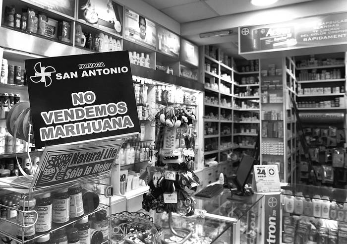 Farmacia San Antonio, en Montevideo. Foto: Miguel Rojo, AFP