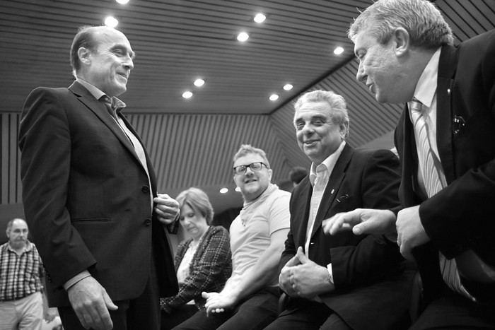 Daniel Martínez, Martín Nessi, Luis Chirico y Juan Salgado, ayer, en la Intendencia de Montevideo. Foto: Pablo Vignali