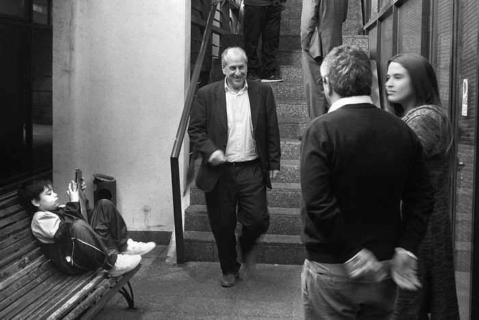 Ernesto Murro, ministro de Trabajo y Seguridad Social, llega, ayer, a la sede de la Asociación de la Prensa Uruguaya. Foto: Alessandro Maradei
