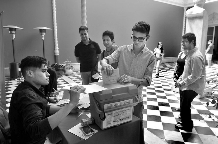 Elección de jóvenes, el sábado, en la Casa del Partido Colorado. Foto: Federico Gutiérrez