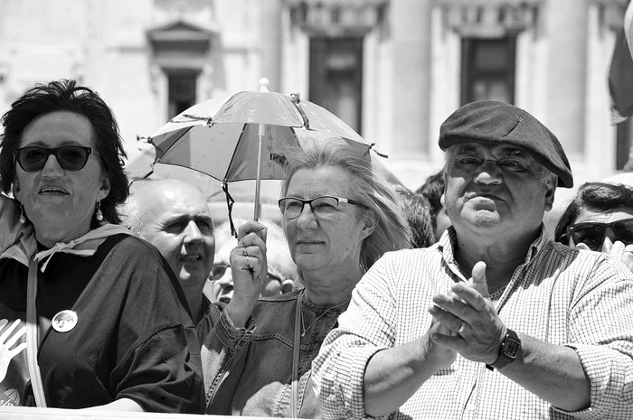 Movilización de “cincuentones”, frente al edificio anexo del Palacio Legislativo. Foto: Federico Gutiérrez (archivo, diciembre de 2017)