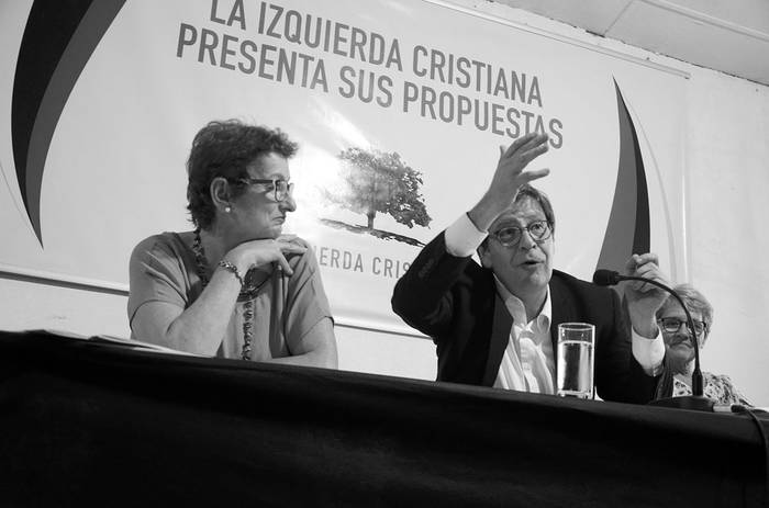 Alejandra Scafati, Javier Miranda y Teresita Capurro, ayer, en la Asociación Sindical del Uruguay. Foto: Alessandro Maradei
