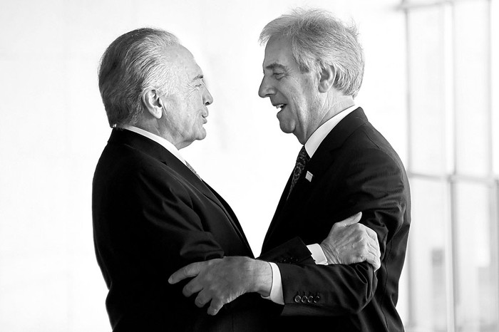 Michel Temer y Tabaré Vázquez, ayer, en el Palacio Itamaraty, en Brasilia. Foto: Evaristo Sa, AFP
