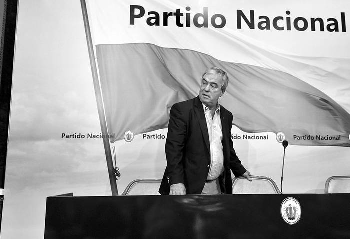 El senador Luis Alberto Heber asiste a una conferencia de prensa, ayer, en la sede del Directorio del Partido Nacional. Foto: Federico Gutiérrez