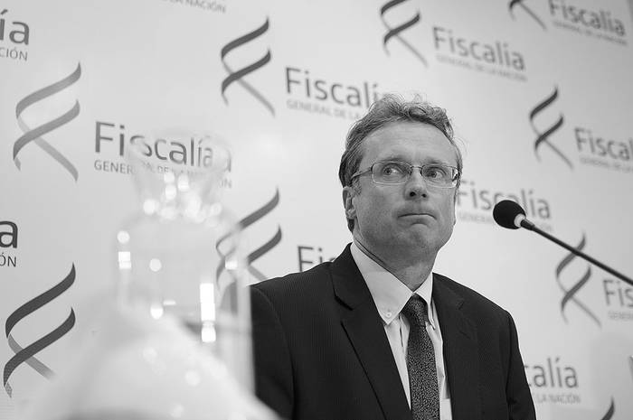Luis Pacheco, fiscal especializado en Crimen Organizado, durante una conferencia de prensa en la sede de la Fiscalía General de la Nación. Foto: Juan Manuel Ramos (archivo, marzo de 2018)