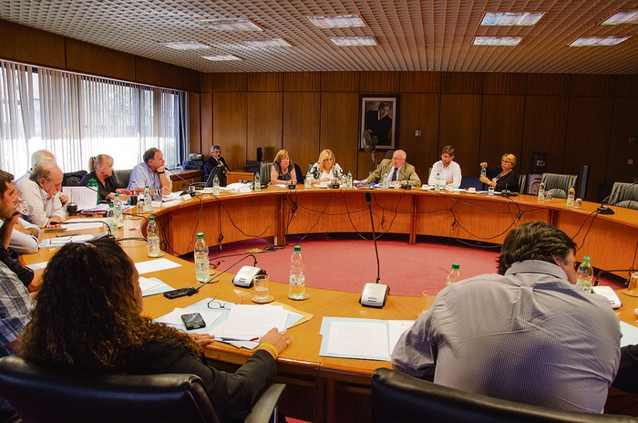 Comisión investigadora sobre financiamiento de partidos políticos, el 9 de abril, en el Anexo del Palacio Legislativo. · Foto: Alessandro Maradei