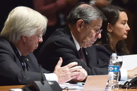 Danilo Astori y Rodolfo Nin Novoa en una reunión de ministros, en el marco de la Cumbre de Mercosur, ayer, en Luque, Paraguay. · Foto: Norberto Duarte Danilo Astori y Rodolfo Nin Novoa en una reunión de ministros, en el marco de la Cumbre de Mercosur, ayer, en Luque, Paraguay. · Foto: Norberto Duarte