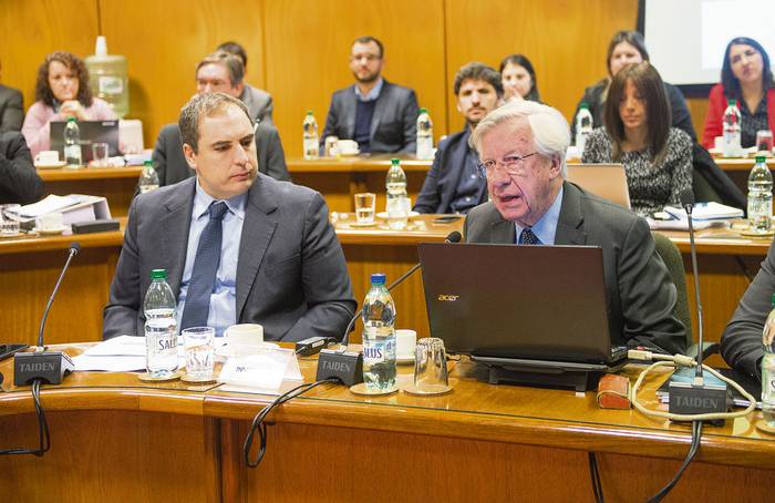 Pablo Ferreri y Danilo Astori, en la Comisión de Presupuestos, integrada con Hacienda por la Rendición de Cuentas (archivo, julio de 2018). · Foto: Andrés Cuenca