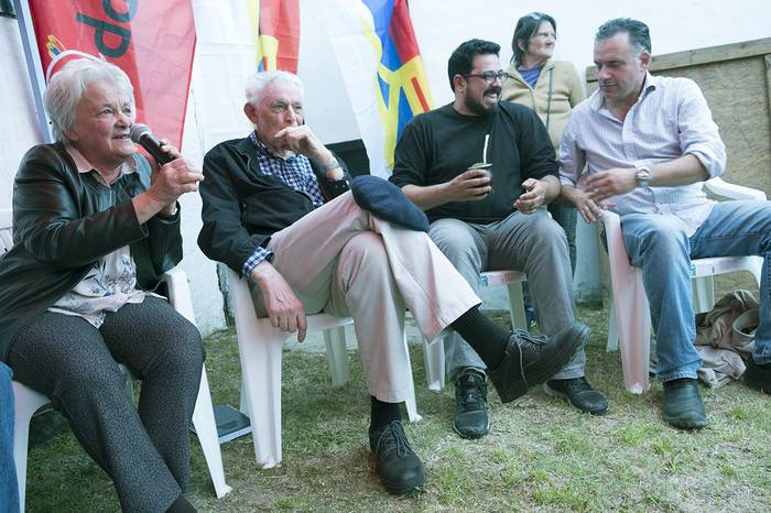 Lucía Topolansky, Ernesto Agazzi, Alejandro Sánchez y Yamandú Orsi, ayer, en el local del MPP, en Neptunia. · Foto: Pablo Vignali