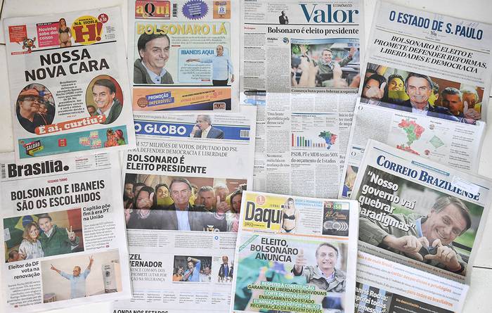 Portadas de los periódicos brasileños, ayer. · Foto: Evaristo Sa