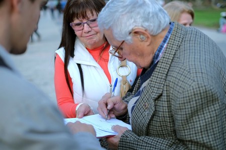 Recolección de firmas contra bancarización obligatoria, en la plaza Independencia (archivo, junio de 2017).
· Foto: Pablo Vignali Recolección de firmas contra bancarización obligatoria, en la plaza Independencia (archivo, junio de 2017).
· Foto: Pablo Vignali