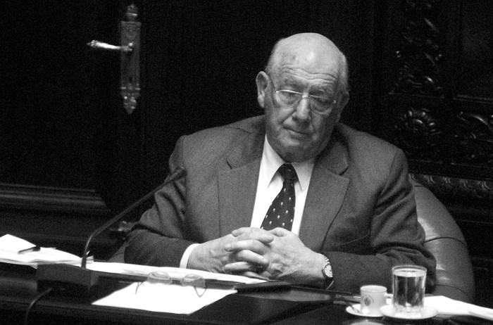 Juan Justo Amaro, durante una sesión del senado. (archivo, octubre de 2007) · Foto: Javier Calvelo