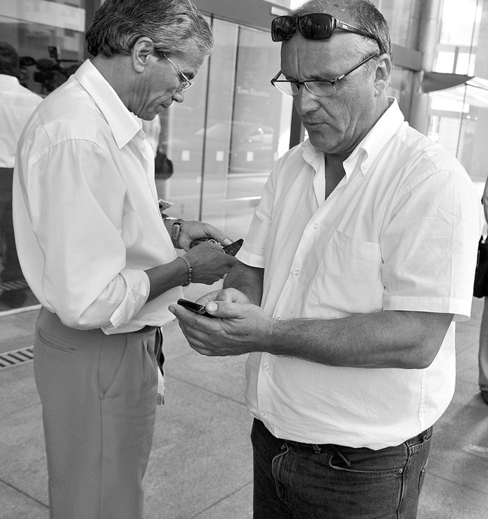 Juan Castillo y Richard Read en la Torre Ejecutiva. (archivo, noviembre de 2011) · Foto: Javier Calvelo