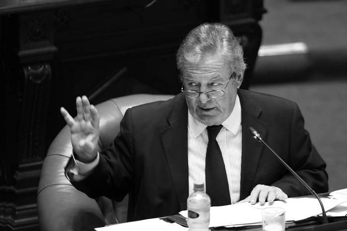 El senador Carlos Moreira en el Senado, en octubre de 2012. · Foto: Pedro Rincón