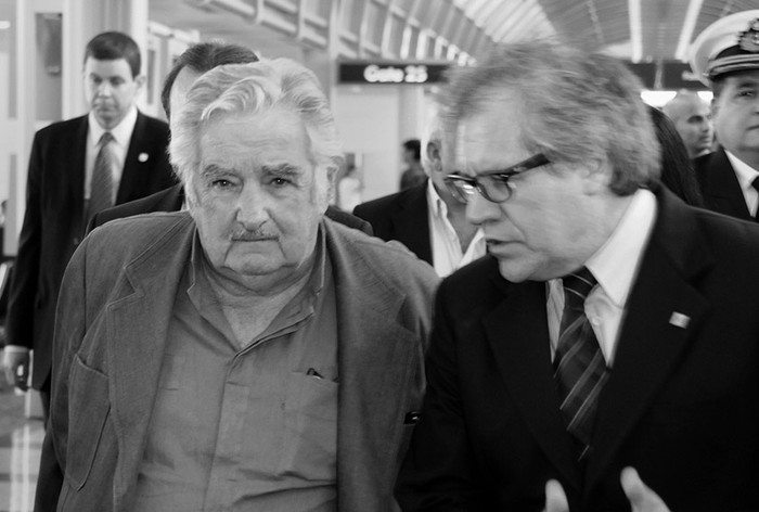 José Mujica y Luis Almagro, ayer en el aeropuerto de Washington (Estados Unidos). / Foto: S/D Autor, Presidencia Uruguay