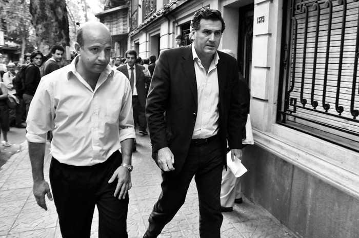 Germán Coutinho y Pedro Bordaberry el 30 de noviembre de 2009, luego de la reunión del líder de Vamos Uruguay con el entonces presidente electo José Mujica, en la sede del Frente Amplio. / Foto: Javier Calvelo