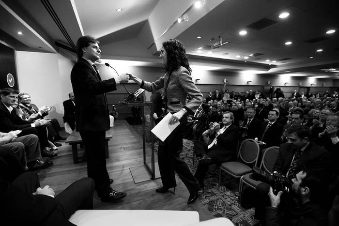 Luis Lacalle Pou y Azucena Arbeleche, ayer, en la presentación del equipo económico de la fórmula presidencial del Partido Nacional. / Foto: Sandro Pereyra