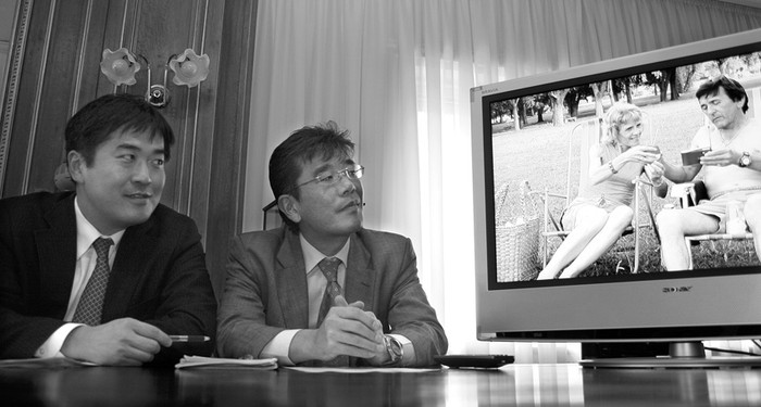 Presentacion a la prensa de las ventajas del sistema japones (ISDB-T) para la nueva television digital, en la embajada de ese país. (archivo, febrero de 2007) · Foto: Javier Calvelo